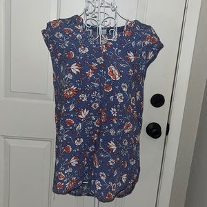 Women’s floral shirt.